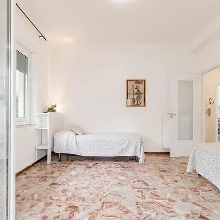 H11 Jole's House - Mare